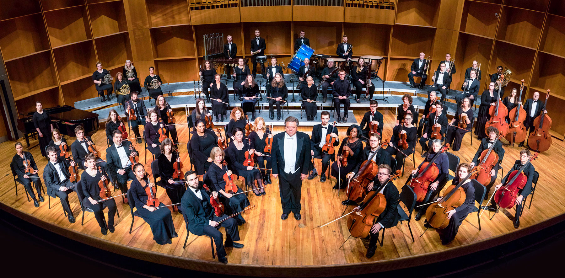 A symphony orchestra, dressed and posing for the camera